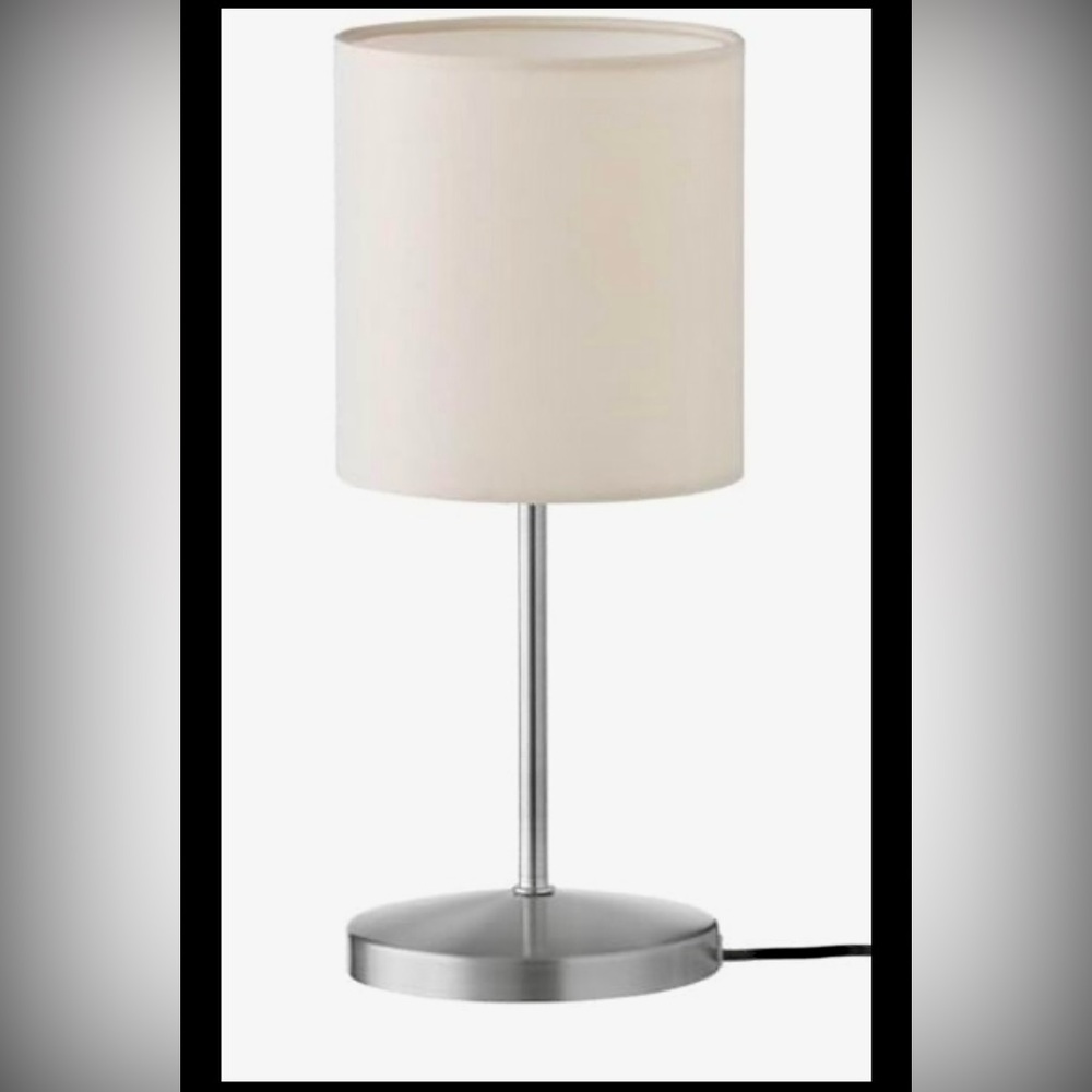 Adesso Lamp w/ USB port